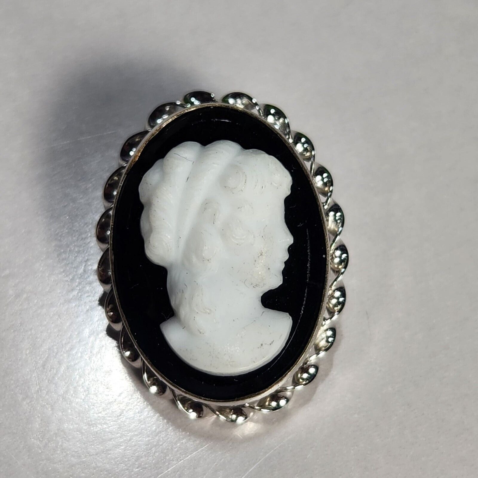 Sterling cameo bar pin,brooch with brilliance and cameo in order black and white circa 1930s