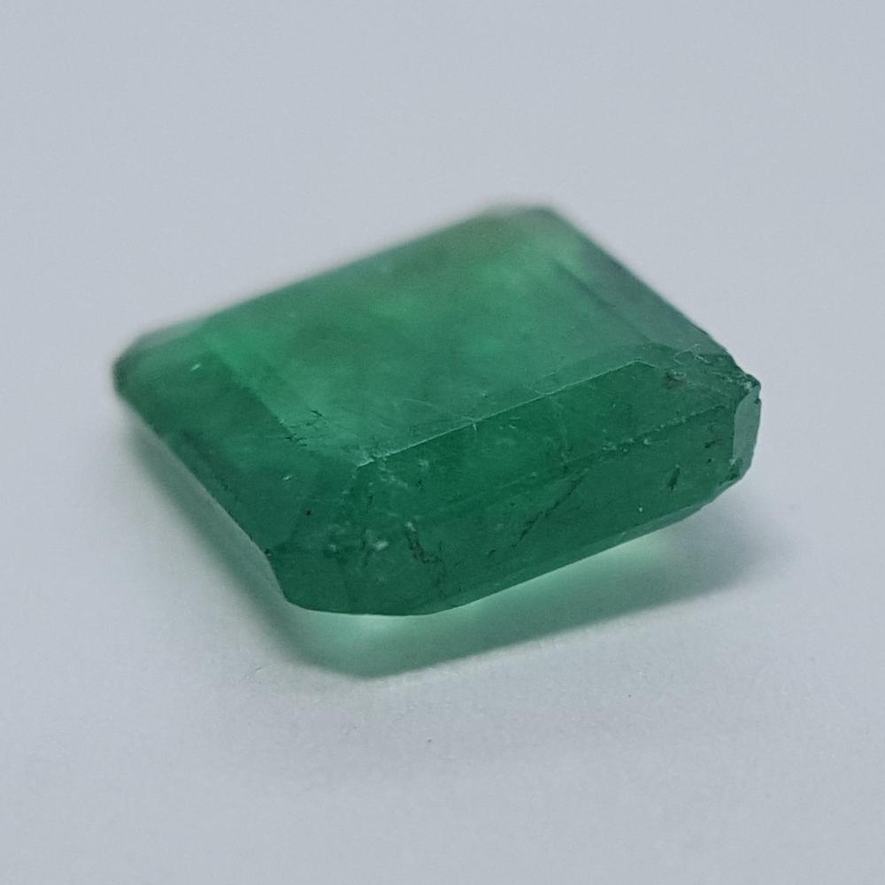 Emerald hot sale gemstone colors